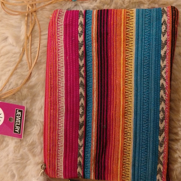 $$❤️❤️☘️NWT.  2 piece set includes necklace and medium tribal print bag. - Picture 2 of 8